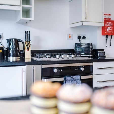 Pristine Chester House: 2-Bed Family Haven by 53 Degrees Property Hough Green Exterior photo