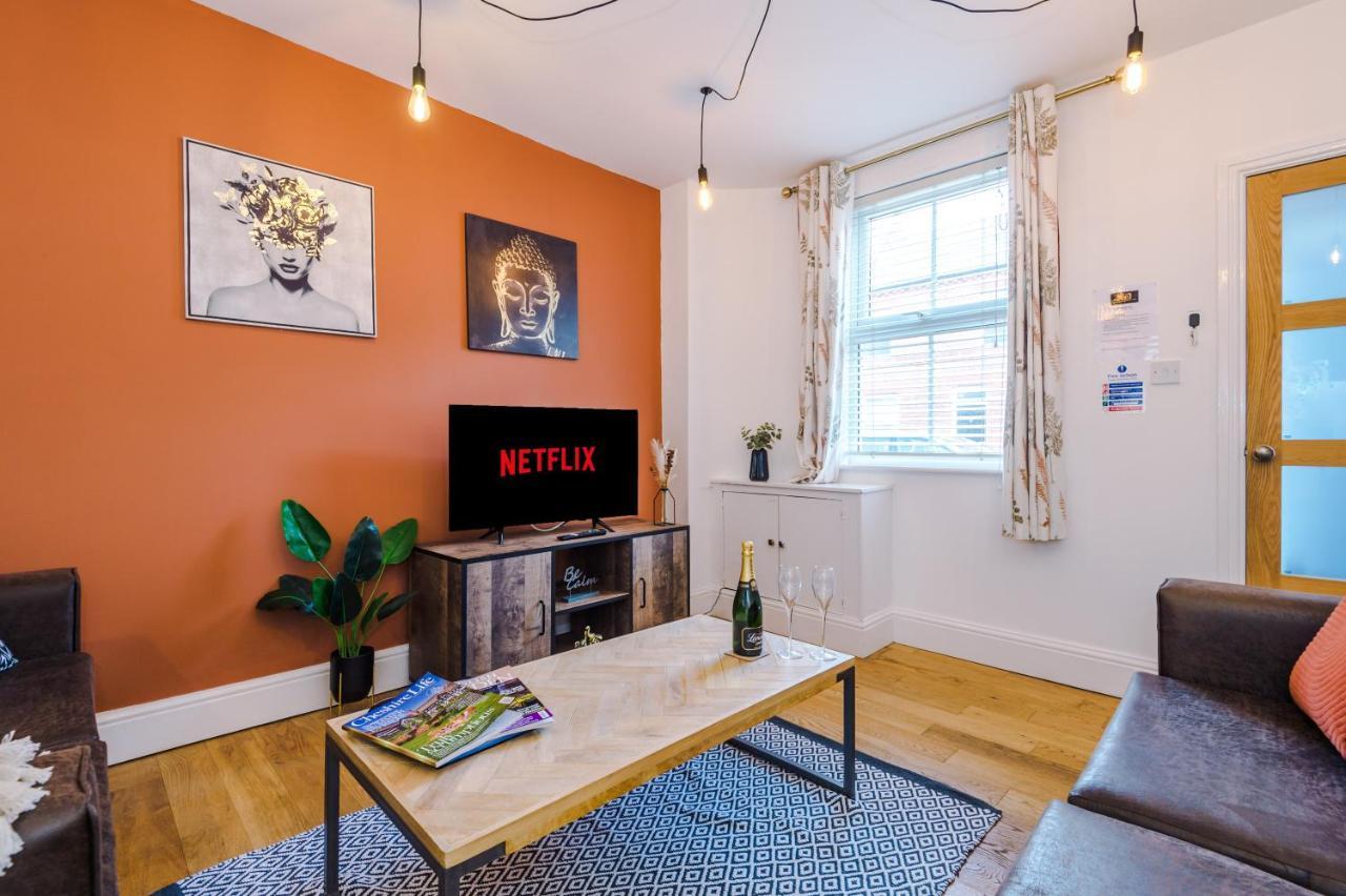 Pristine Chester House: 2-Bed Family Haven by 53 Degrees Property Hough Green Exterior photo