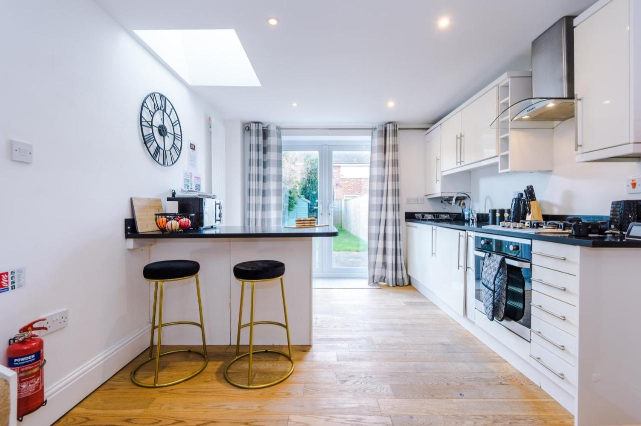 Pristine Chester House: 2-Bed Family Haven by 53 Degrees Property Hough Green Exterior photo