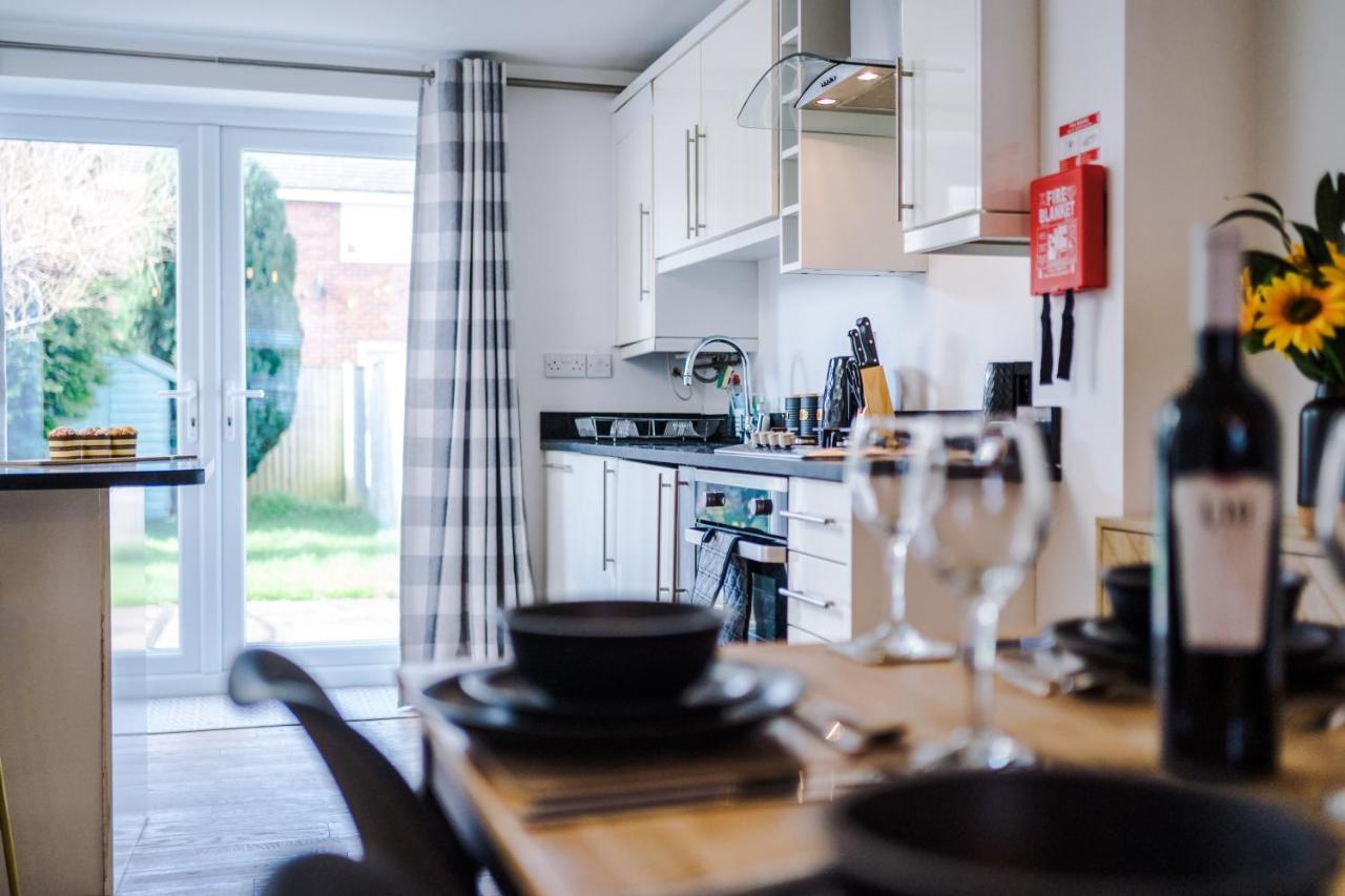 Pristine Chester House: 2-Bed Family Haven by 53 Degrees Property Hough Green Exterior photo