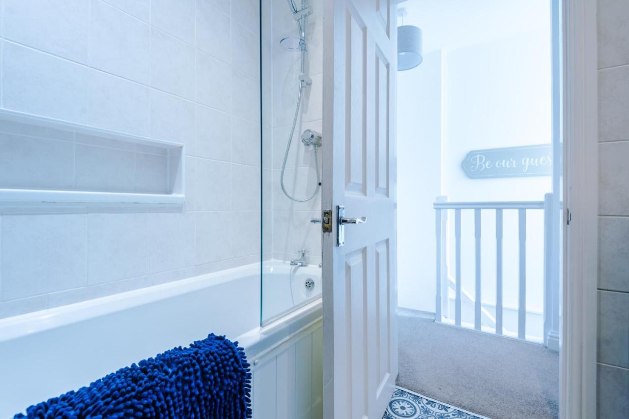 Pristine Chester House: 2-Bed Family Haven by 53 Degrees Property Hough Green Exterior photo