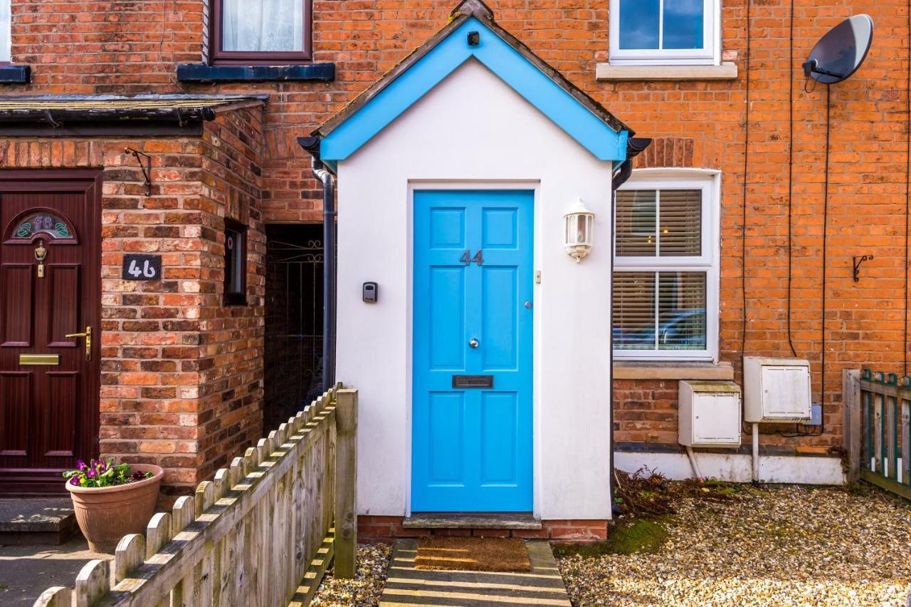 Pristine Chester House: 2-Bed Family Haven by 53 Degrees Property Hough Green Exterior photo