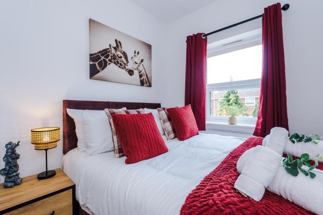Pristine Chester House: 2-Bed Family Haven by 53 Degrees Property Hough Green Exterior photo
