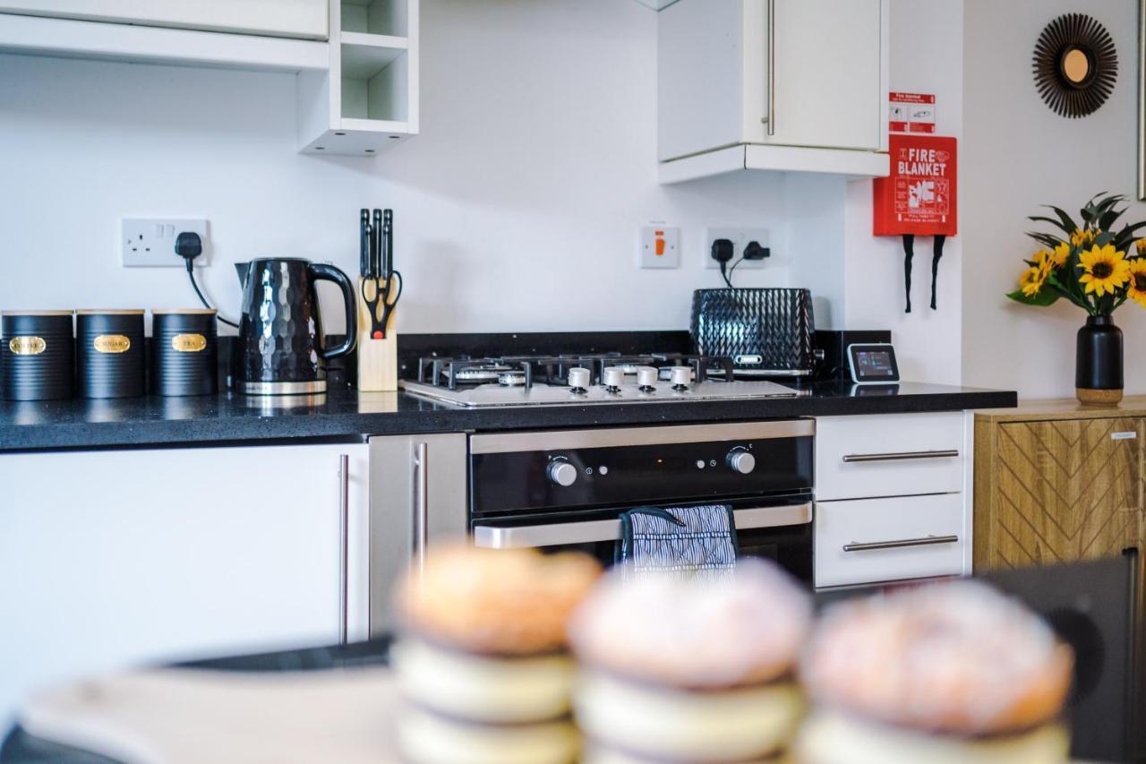 Pristine Chester House: 2-Bed Family Haven by 53 Degrees Property Hough Green Exterior photo