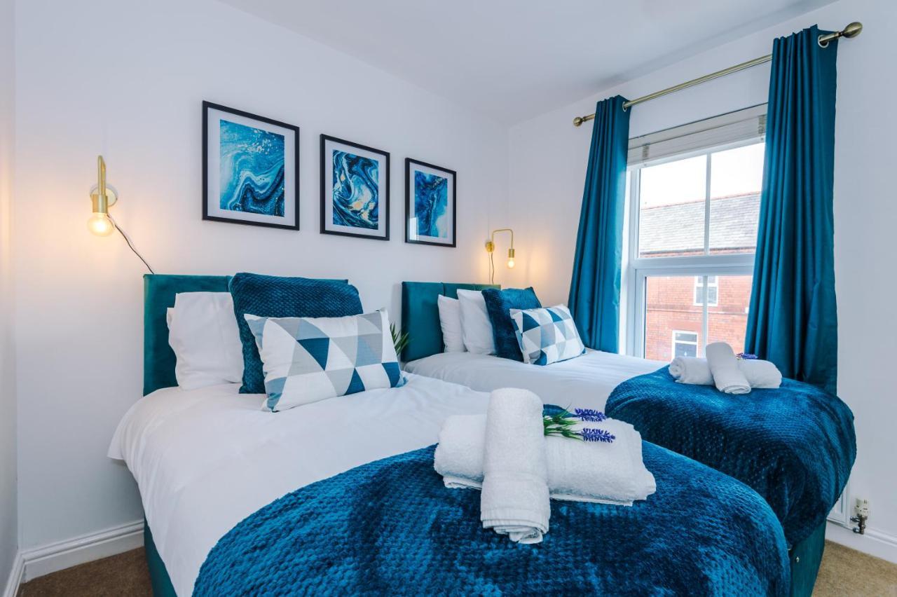 Pristine Chester House: 2-Bed Family Haven by 53 Degrees Property Hough Green Exterior photo