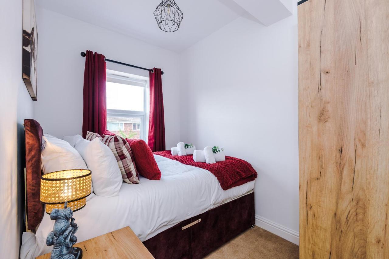 Pristine Chester House: 2-Bed Family Haven by 53 Degrees Property Hough Green Exterior photo